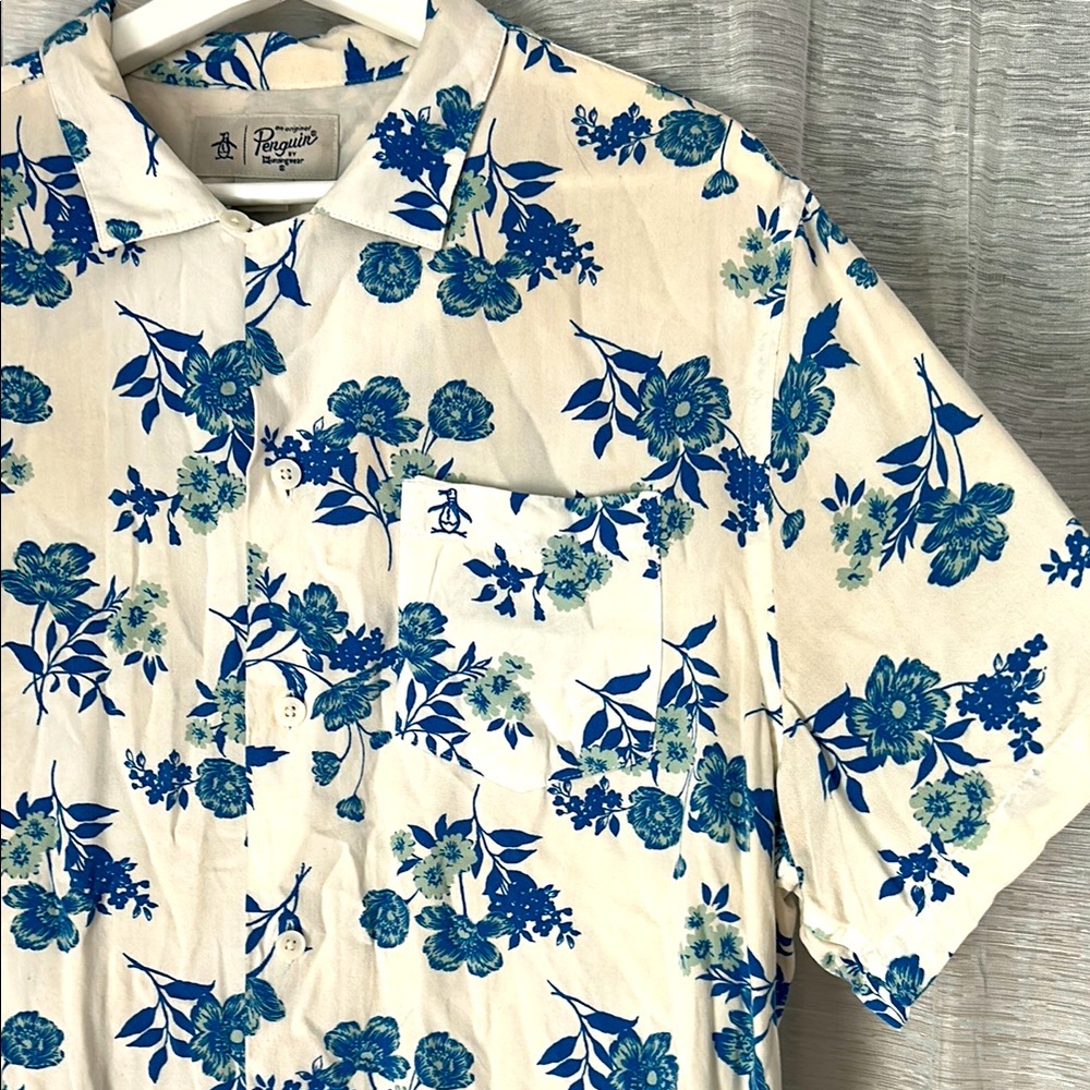 Penguin white and blue floral button up - men’s size large